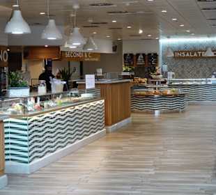 Free-Flow-Restaurant im Flughafen Olbia
