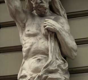 Ulica Wilcza - atlanci "podtrzymujący" balkon