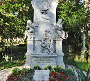 Das Schumann-Grab auf dem Alten Friedhof