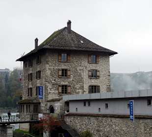 Fußgängersteg zum Restaurant