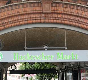 Zugang zur S-Bahn-Station Hackescher Markt