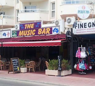 Music Bar ca  min. vom Hotel entfernt