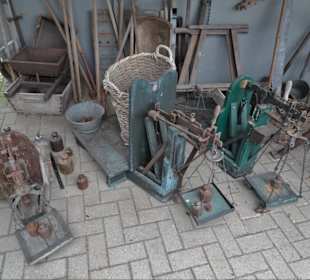 Der Außenbereich des Museums