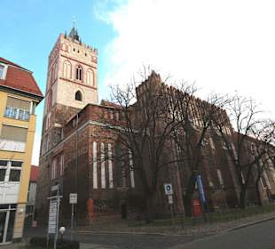 Brunnenplatz Blick zur Marienkirche