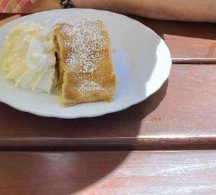 Zu einer Pause beim Eibsee-Pavillon