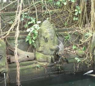 Skulpturen im Affenwald
