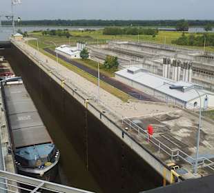 Neues Schiffshebewerk ( Schleuse )