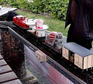 Ein Zug mit Ladung auf dem Weg zu den Gästen