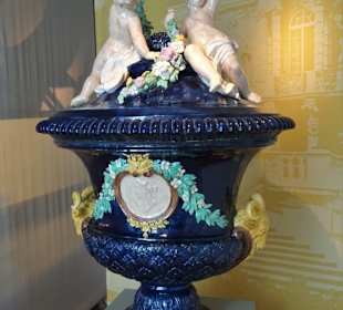 Exponate im Museum des Schlosses Fantaisie