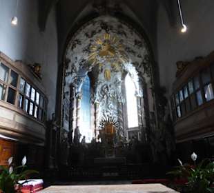 Der Hauptaltar der Michaelerkirche