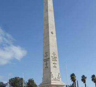 Der Obelisk am Platz Dom Francisco Gomes