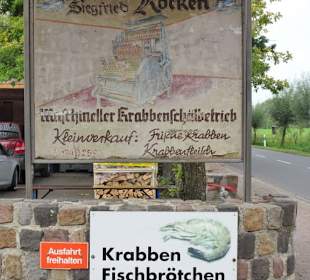 Das Firmenschild an der Einfahrt