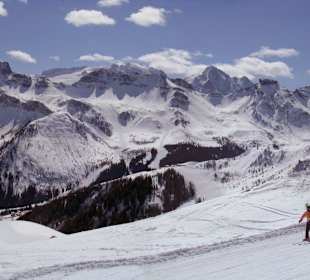 Skitour Sellaronda mit Blick auf die Sella Gruppe