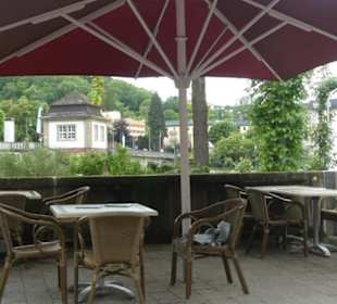 Kaffee-Pause an der Promenade beim Rosengarten