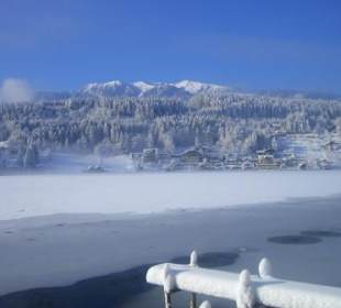Der See und der Sportberg Goldeck im Winter