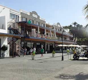 Hafenrestaurant und Shops