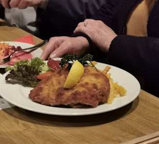 Schnitzel, Pommes, Salat