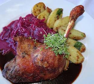 Entenkeule mit Rotkraut im Stieglkeller