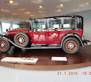 Музей Мерседес-Бенц