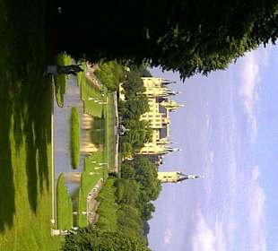 Schweriner Schloss vom Schlossgarten- Petermänchen