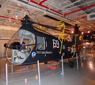 Hangary pod pokładem