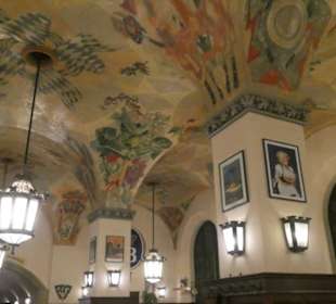 Im Münchner Hofbräuhaus