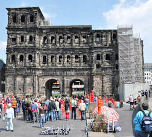 Porta Nigra aus Fußgängerzone