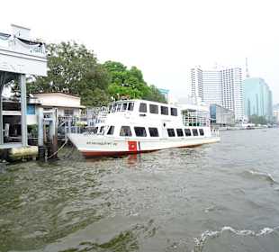 Mit dem Hop and Hop Boot Bangkok entdecken