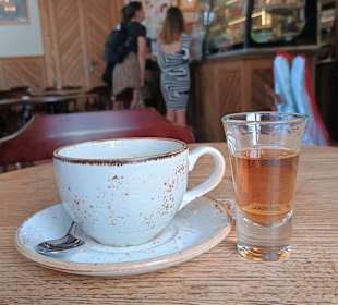 Americano und lokaler Likör