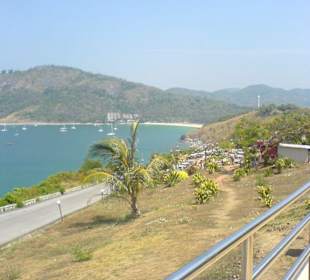 Blick auf den Nai Harn Beach