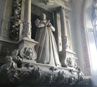 Am Marktplatz: die ev. Stiftskirche St. Goar