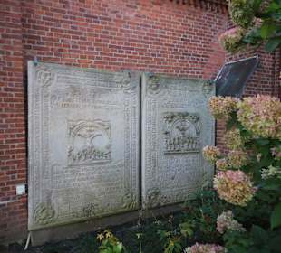 Epitaph an der Außenwand