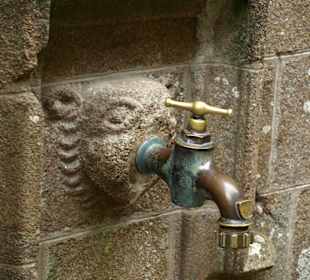 Wasserhahn auf französicher Art
