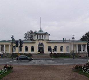 Parkanlage Pawlowsk Eingang Bahnhof Pawslowsk