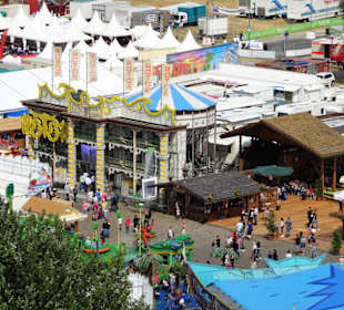 Blick vom Riesenrad auf die Rheinkirmes