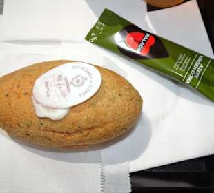 Die Krokette mit Öl im Tütchen