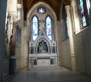 Innen in der Kirche von Cobh