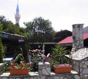 Blick übers "Sindbad" zur nahen Moschee