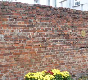 Es gibt nur noch wenige Mauerreste des Ghettos