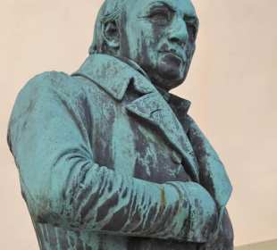 Ansichten des Peter-Friedrich-Ludwig Denkmals