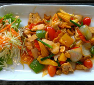 Hühnchen mit Gemüse und Cashews