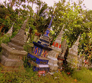 Angrenzender Friedhof am Wat Samret 