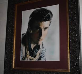 Ausstattung Cafe durch prominente Gegenstände