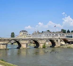 Steinbogenbrücke