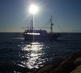 Bootseinfahrt am Hafen