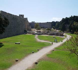 Ebene zwischen den Mauern
