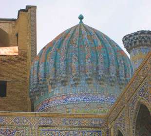 Gerippte Kuppeln an beiden Seiten 