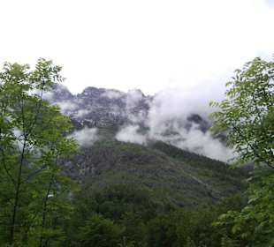 Der Watzmann in den Wolken