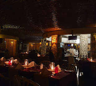 Abendessen in der "Salt Lick Lodge"