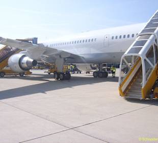 Sun Express Boeing 757